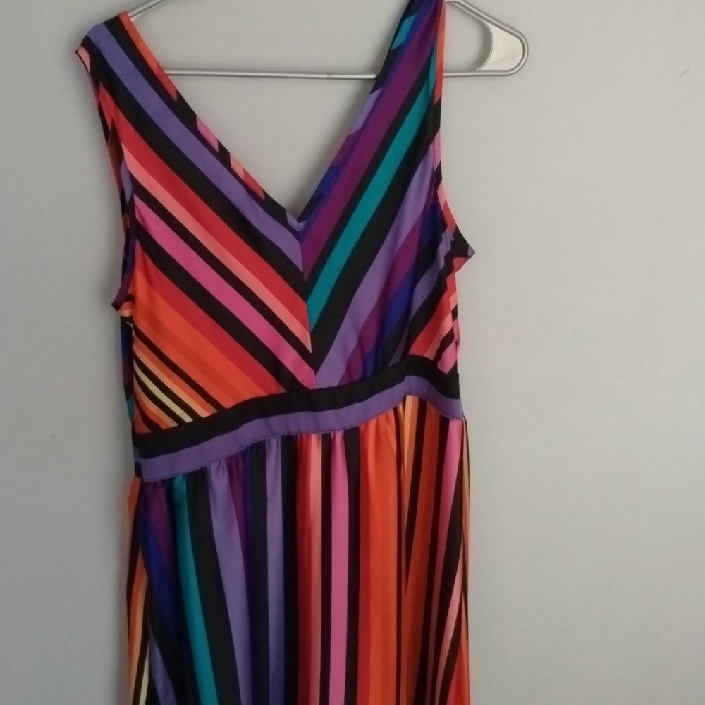 WORTHINGTON DRESS ๐ - Picture 3 of 17